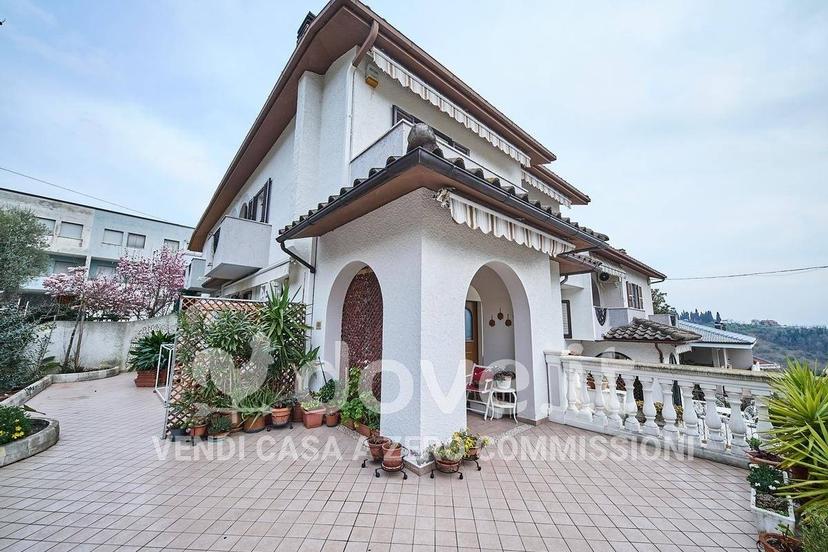 Villa unifamiliare via O. Z. Ciulli 3, Centro, Penne — foto 81 di 91