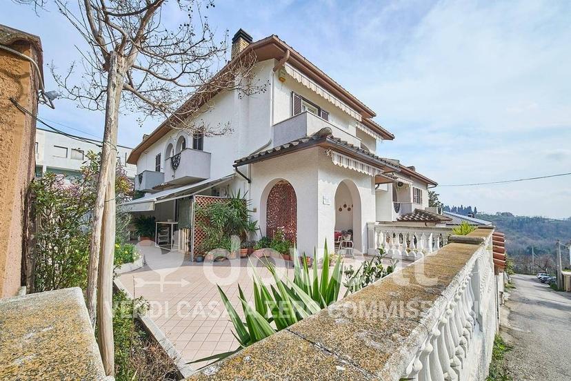 Villa unifamiliare via O. Z. Ciulli 3, Centro, Penne — foto 15 di 91