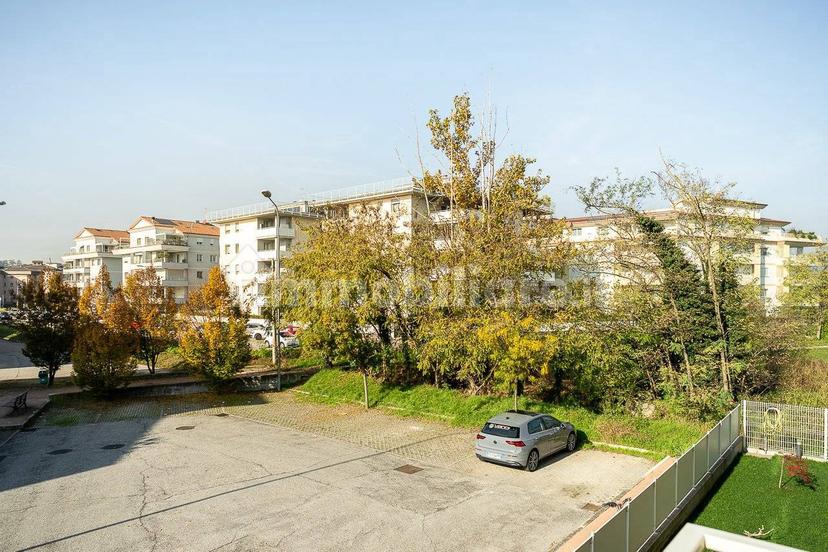 Appartamento via Romolo Nicolis 2, San Martino Buon Albergo — foto 16 di 44