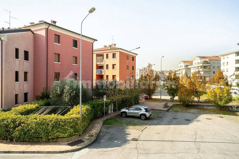 Appartamento via Romolo Nicolis 2, San Martino Buon Albergo — foto 39 di 44