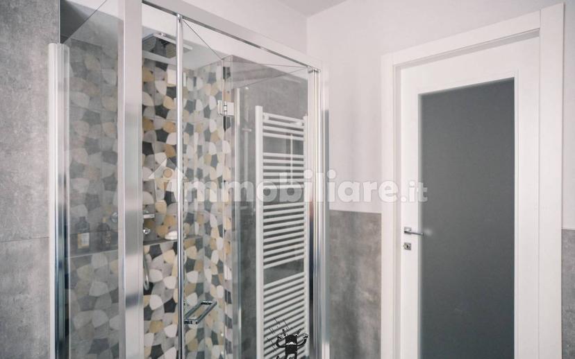 Trilocale ottimo stato, primo piano, Centro, Alzano Lombardo — foto 7 di 37