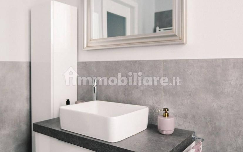 Trilocale ottimo stato, primo piano, Centro, Alzano Lombardo — foto 16 di 37