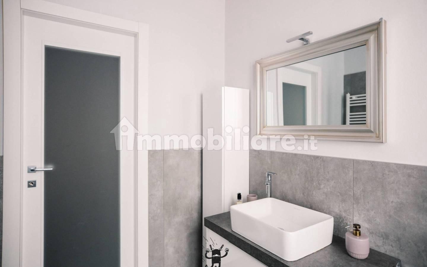 Trilocale ottimo stato, primo piano, Centro, Alzano Lombardo