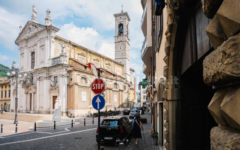 Trilocale ottimo stato, primo piano, Centro, Alzano Lombardo — foto 20 di 37