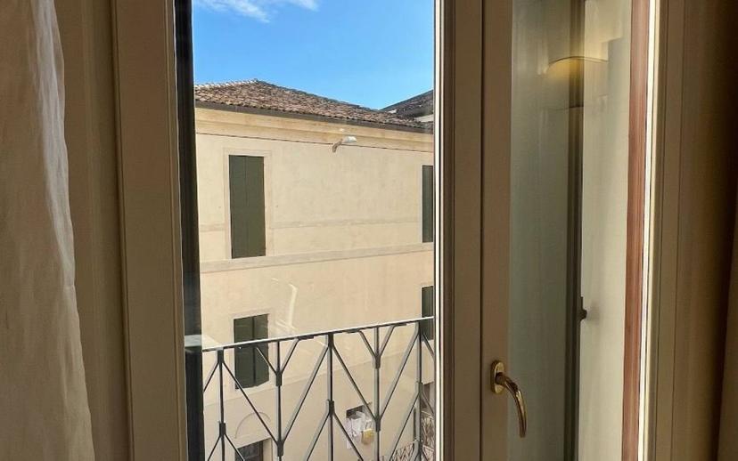 Quadrilocale piazza del quartiere Latino, Piazza dei Signori, Treviso — foto 30 di 32