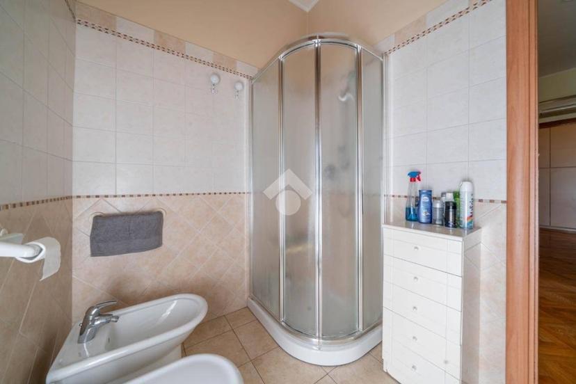 Trilocale viale dei Mille, Rosta Nuova, Reggio Emilia — foto 17 di 29