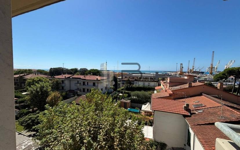 Attico via Benedetto Cairoli, Marina di Carrara, Carrara — foto 32 di 57