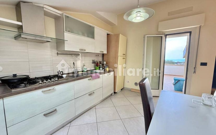 Appartamento via Niccolò Tommaseo, Montesilvano Colle, Montesilvano — foto 7 di 39