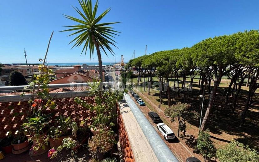 Attico via Benedetto Cairoli, Marina di Carrara, Carrara — foto 36 di 57