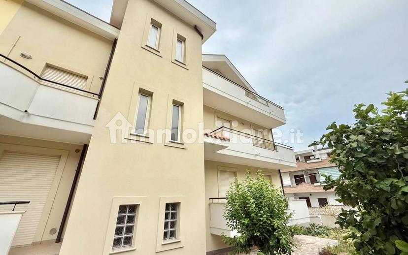 Appartamento via Niccolò Tommaseo, Montesilvano Colle, Montesilvano — foto 38 di 39