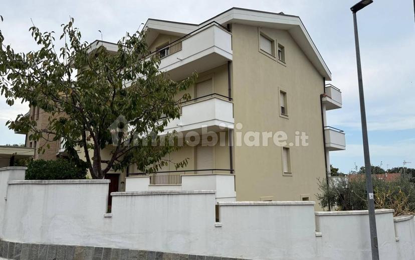 Appartamento via Niccolò Tommaseo, Montesilvano Colle, Montesilvano — foto 36 di 39