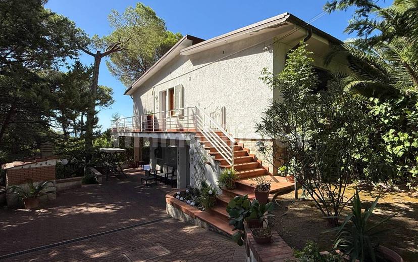 Villa unifamiliare via dei Ginepri, Quercianella, Livorno — foto 9 di 36