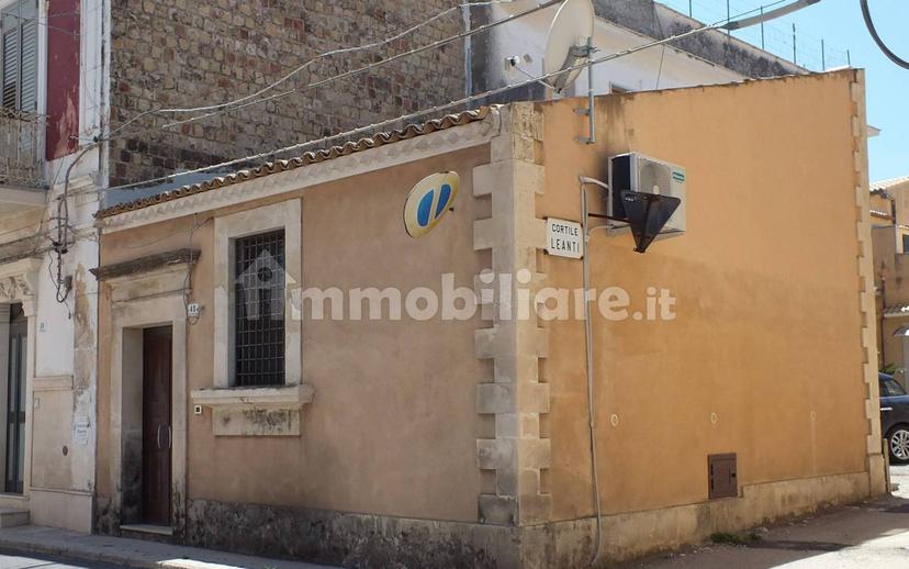 Terratetto unifamiliare via Alessandro Manzoni 40, Centro, Avola — foto 6 di 8