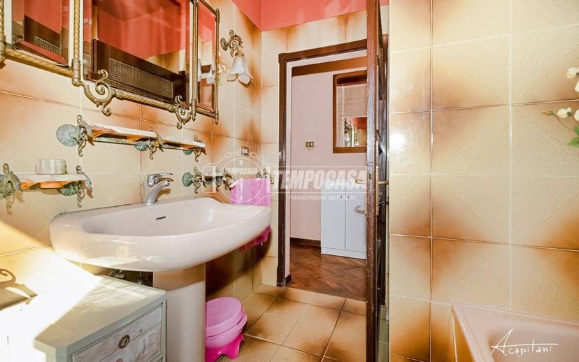 Villa plurifamiliare via Beleo 1, Casina