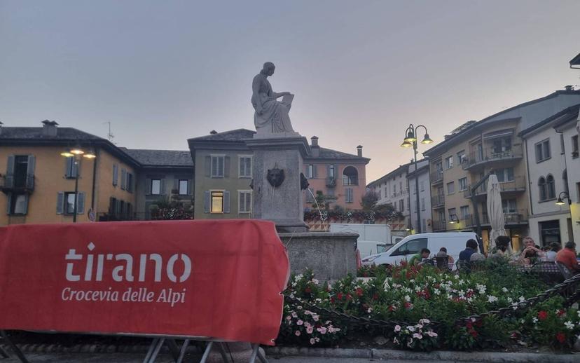 Appartamento via Lungo Adda V Alpini, Centro, Tirano — foto 2 di 4