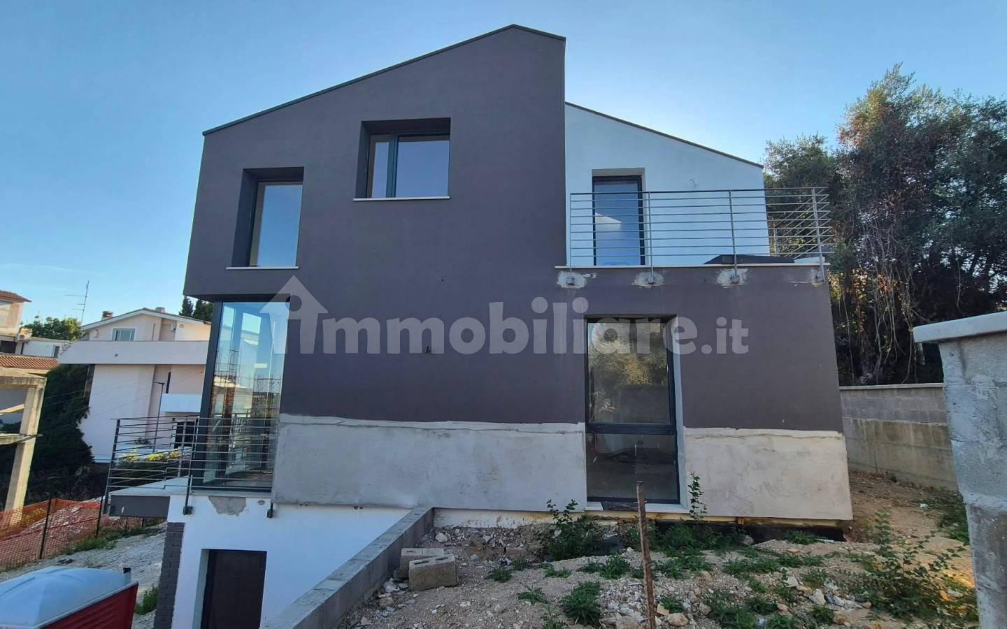 Villa unifamiliare via Alcide De Gasperi 54, Montesilvano Colle, Montesilvano