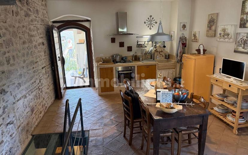 Terratetto unifamiliare 160 m², ottimo stato, Centro, Scheggino — foto 14 di 39