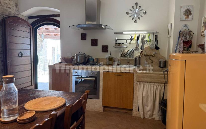 Terratetto unifamiliare 160 m², ottimo stato, Centro, Scheggino — foto 6 di 39