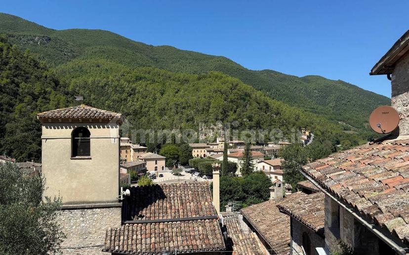 Terratetto unifamiliare 160 m², ottimo stato, Centro, Scheggino — foto 2 di 39