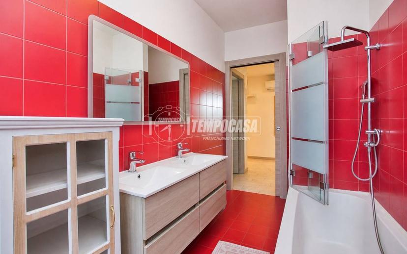 Trilocale ottimo stato, secondo piano, Centro, Trecate — foto 27 di 30