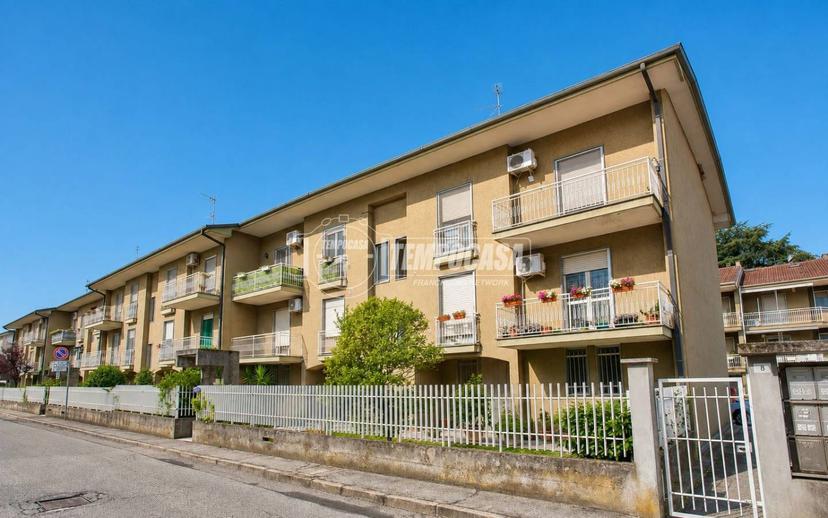 Trilocale ottimo stato, secondo piano, Centro, Trecate — foto 24 di 30