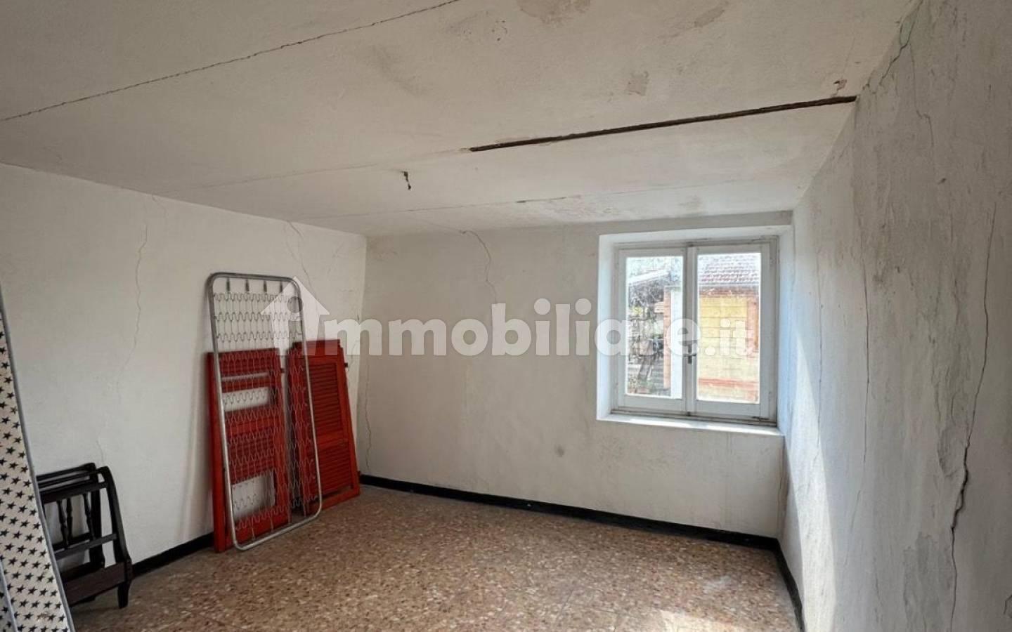 Villa a schiera via 24 Maggio, Cerreto Ratti, Borghetto di Borbera