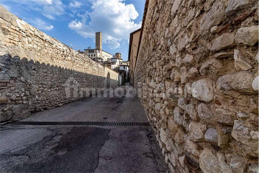 Appartamento buono stato, quarto piano, Centro Storico, Spoleto — foto 28 di 79