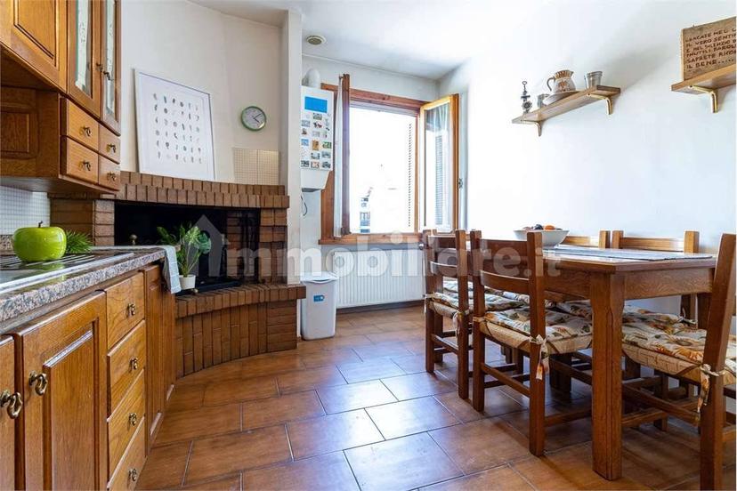Appartamento buono stato, quarto piano, Centro Storico, Spoleto — foto 3 di 79