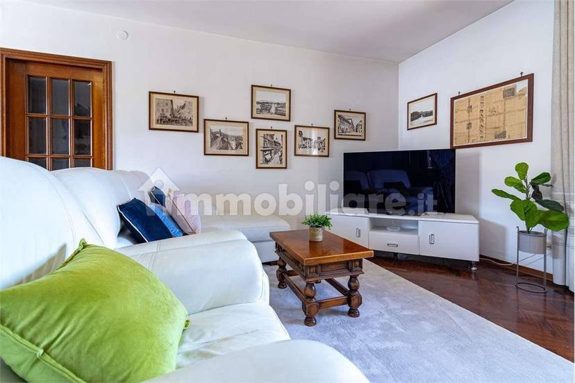 Appartamento buono stato, quarto piano, Centro Storico, Spoleto — foto 50 di 79