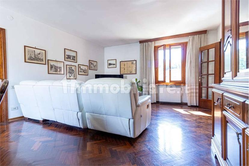 Appartamento buono stato, quarto piano, Centro Storico, Spoleto — foto 53 di 79