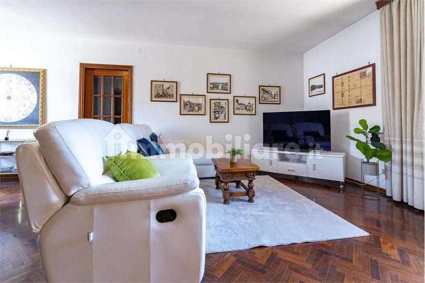 Appartamento buono stato, quarto piano, Centro Storico, Spoleto — foto 73 di 79
