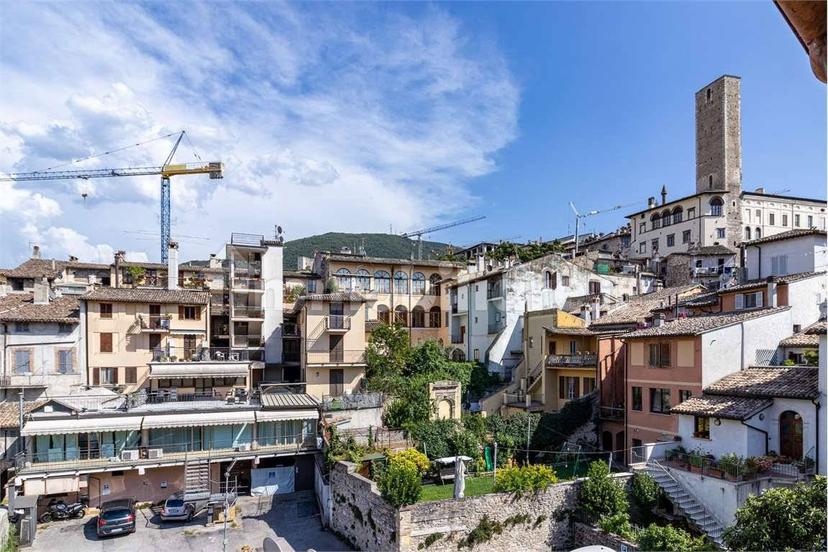 Appartamento buono stato, quarto piano, Centro Storico, Spoleto