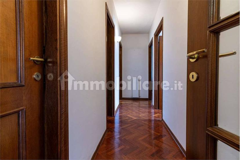 Appartamento buono stato, quarto piano, Centro Storico, Spoleto — foto 61 di 79