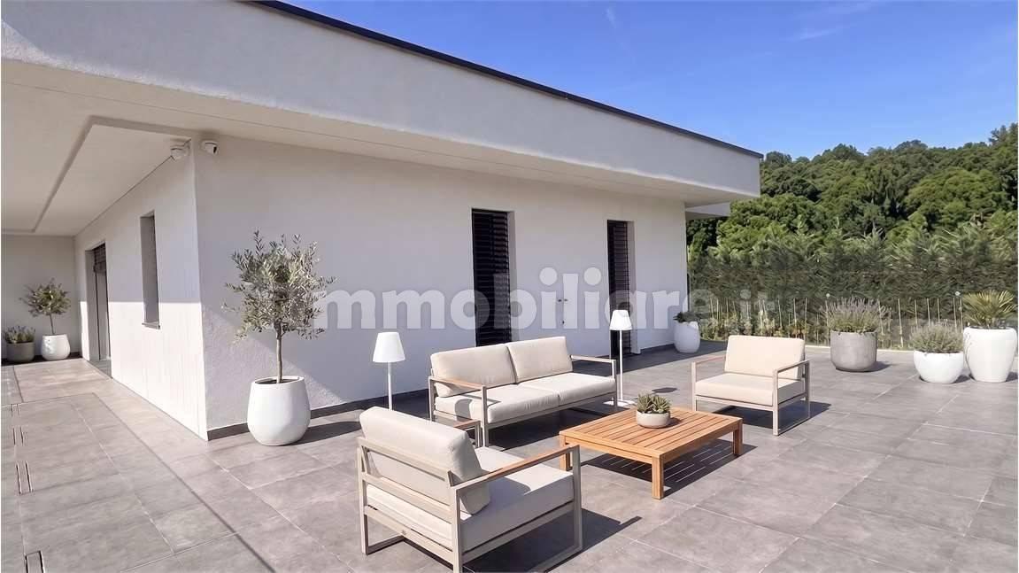 Villa unifamiliare, nuova, 270 m², Como