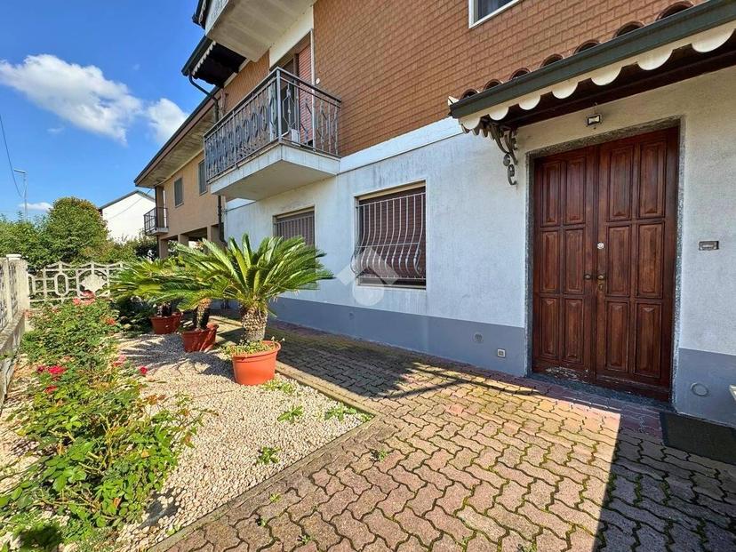 Villa bifamiliare via duca d' aosta 1, Centro, Tronzano Vercellese — foto 10 di 40
