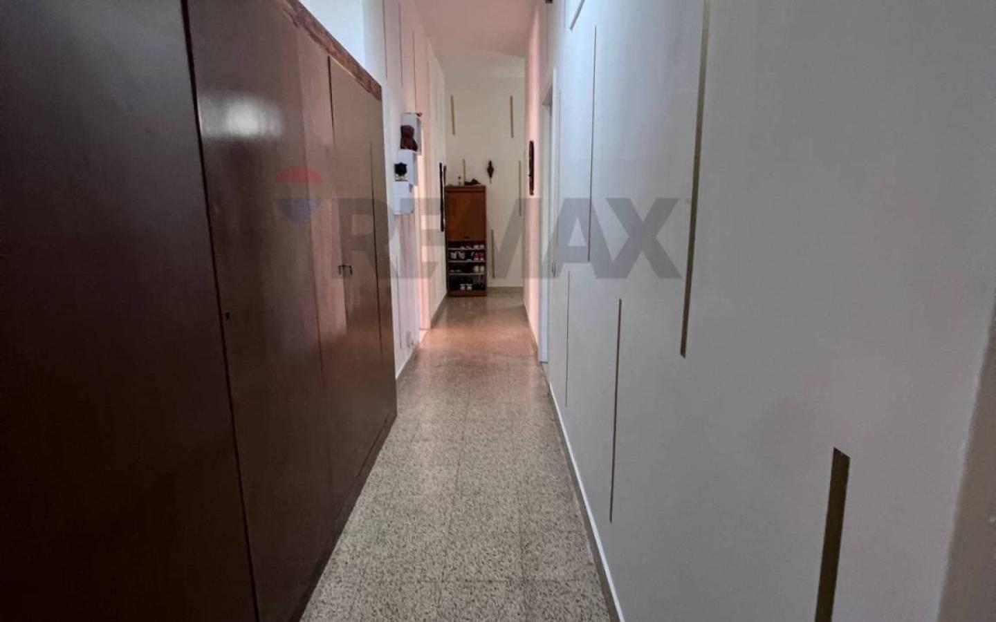 Appartamento buono stato, quarto piano, Gelone - Cadorna, Siracusa