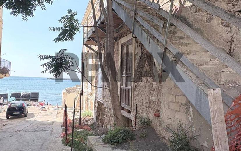 Terratetto unifamiliare 168 m², da ristrutturare, Borgata - Santa Lucia, Siracusa — foto 3 di 25