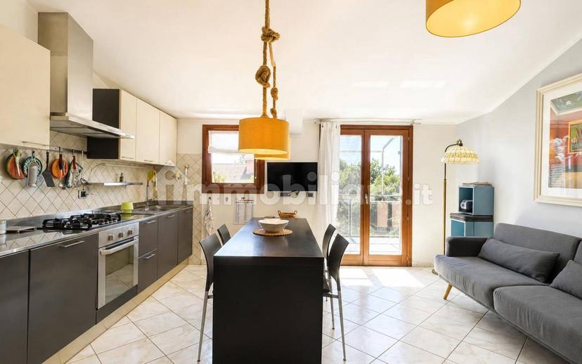 Bilocale via Orti 61, Centro, Albenga — foto 2 di 16