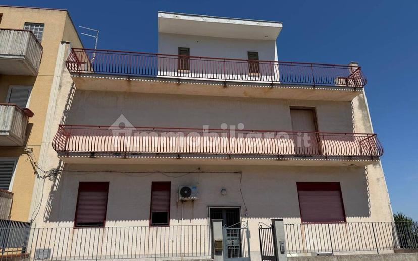 Terratetto unifamiliare 280 m², buono stato, Centro, Carlentini
