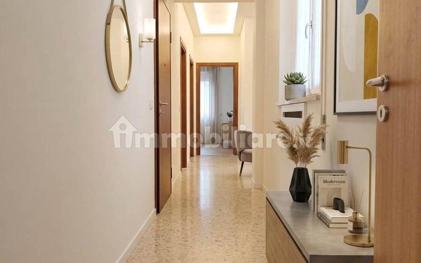 Appartamento viale Coppini  33, Centro, Moglia — foto 3 di 5