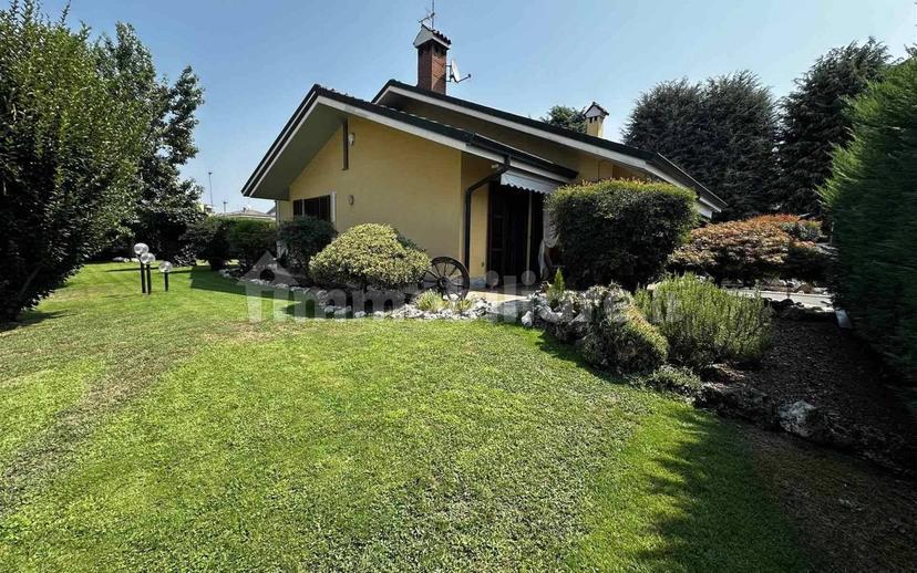 Villa unifamiliare via Angelo Benincori, Centro, Sant'Angelo Lodigiano — foto 3 di 33