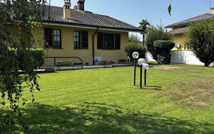 Villa unifamiliare via Angelo Benincori, Centro, Sant'Angelo Lodigiano — foto 15 di 33