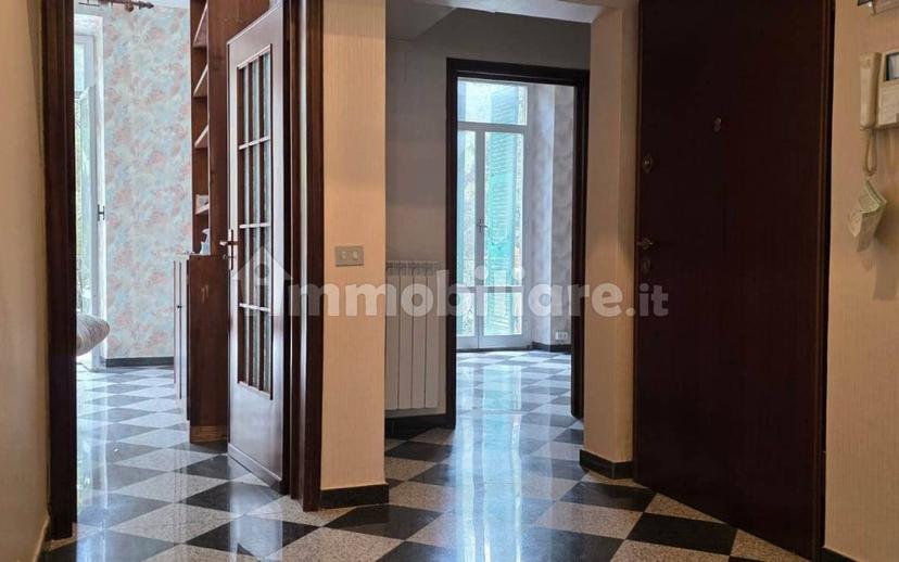 Appartamento buono stato, secondo piano, Centro Storico, Savona