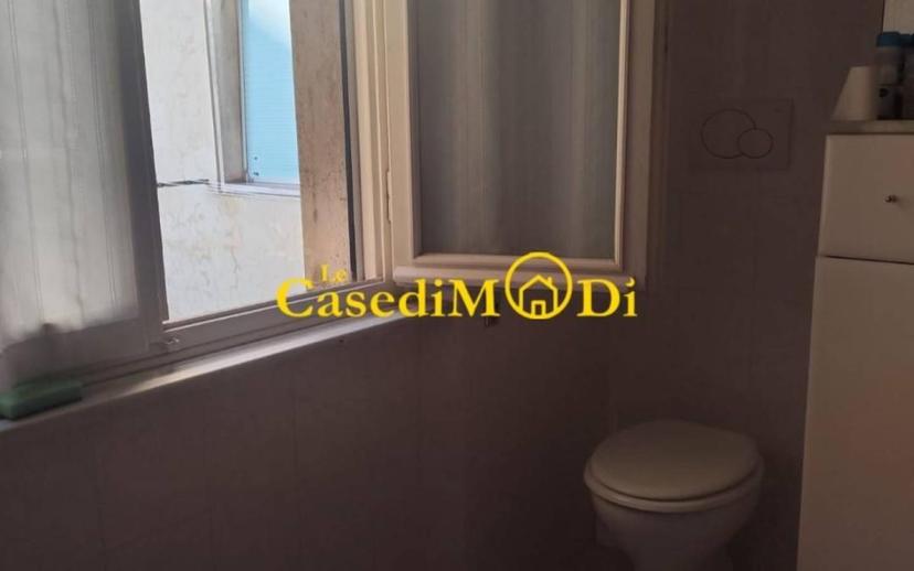 Bilocale buono stato, quinto piano, Via Grande - Piazza della Repubblica, Livorno — foto 3 di 8