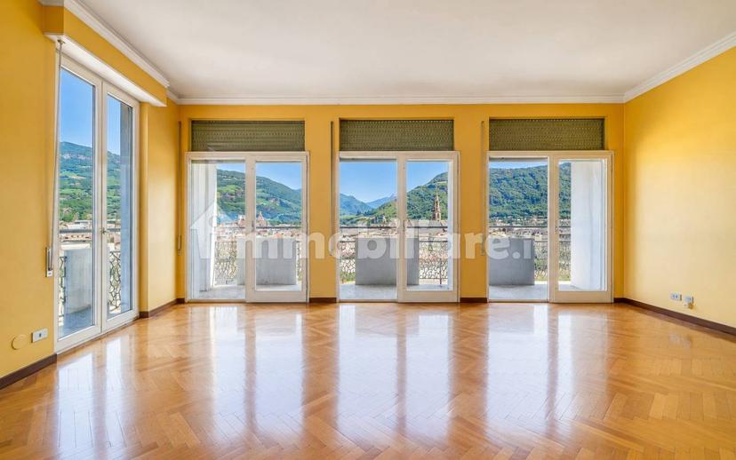 Attico piazza Giuseppe Verdi 28, Centro, Bolzano — foto 3 di 14