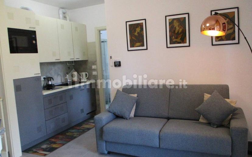 Bilocale via Todeschino 68, Centro, Sirmione — foto 3 di 19