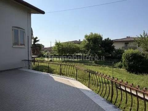 Villa unifamiliare via Carlo Alberto Dalla Chiesa, 10, Centro, Stra — foto 3 di 36