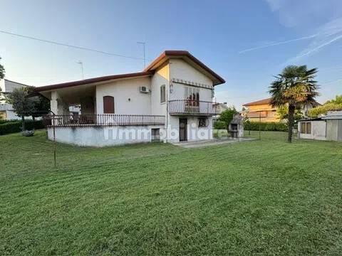 Villa unifamiliare via Carlo Alberto Dalla Chiesa, 10, Centro, Stra — foto 31 di 36