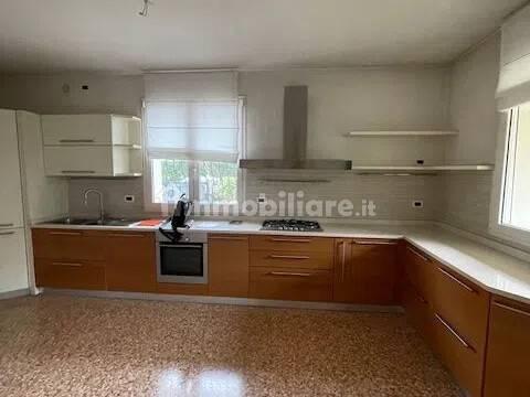Villa unifamiliare via Tiziano Vecellio, 100, Arcella - Sant'Antonino, Padova — foto 3 di 44