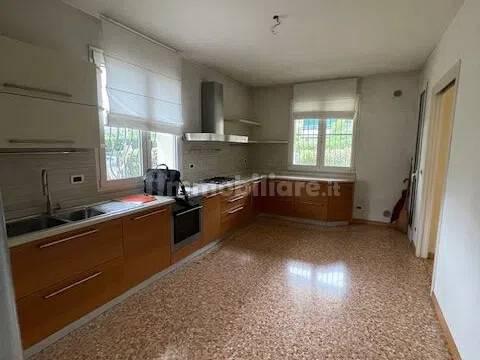 Villa unifamiliare via Tiziano Vecellio, 100, Arcella - Sant'Antonino, Padova — foto 7 di 44
